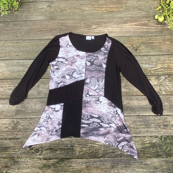 Kim Roger’s snake print black shark bite blouse size 1X ruched sleeves - Picture 3 of 9